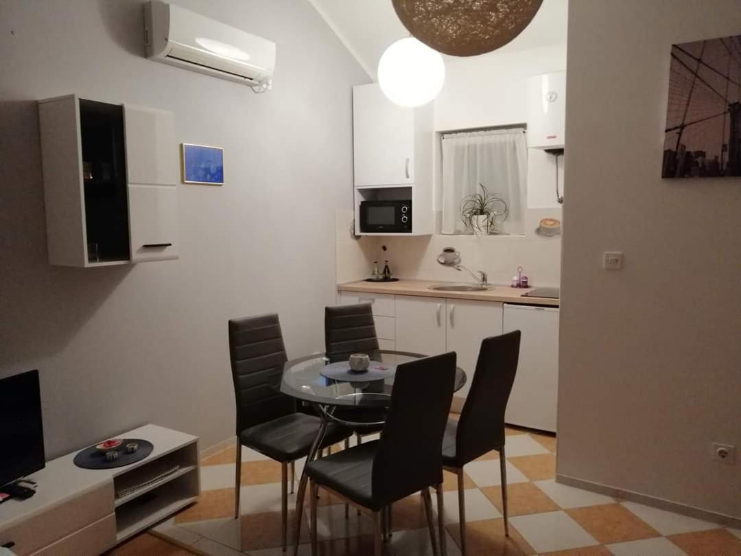 Apartments Jonjic Vodice Buitenkant foto