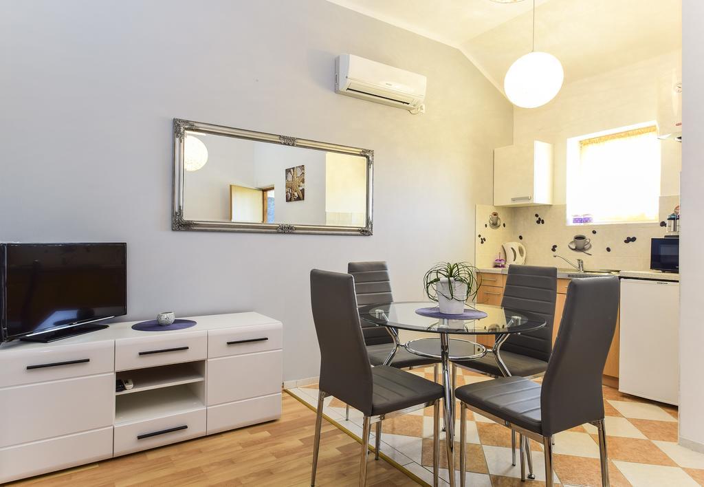 Apartments Jonjic Vodice Buitenkant foto
